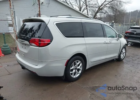 2017 Chrysler Pacifica Touring-L Plus z USA, uszkodzony, nr VIN 2C4RC1EG4HR622418
